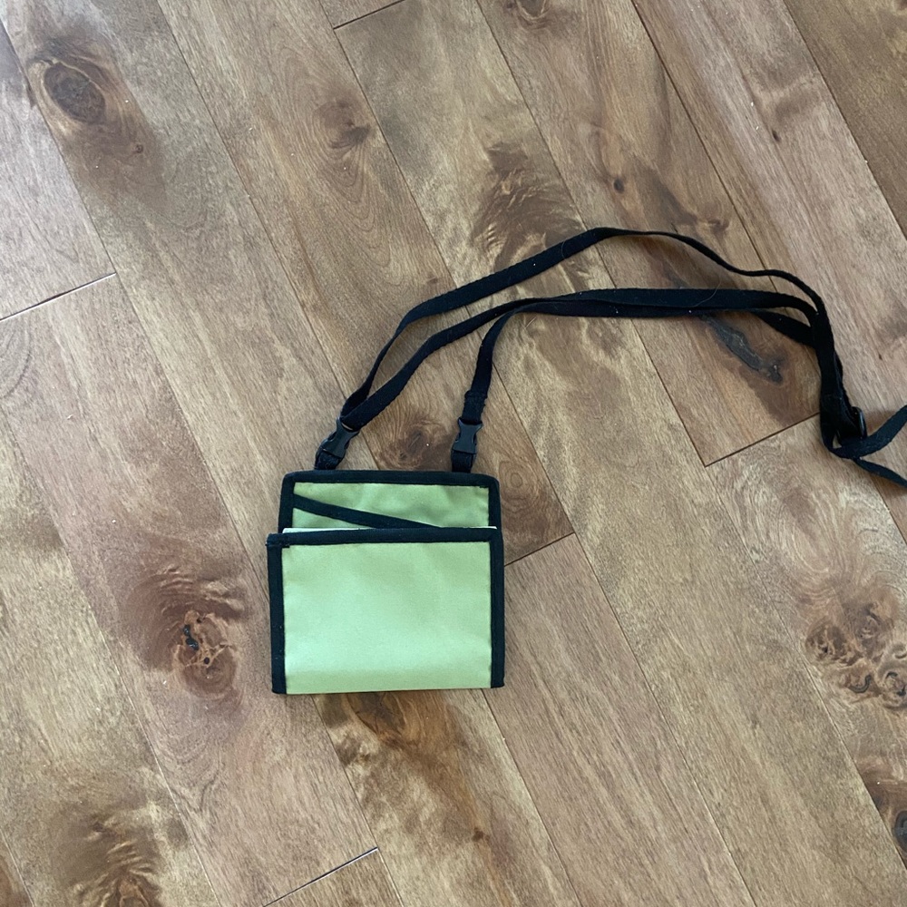 FREE GIFT W PURCH money/card holder